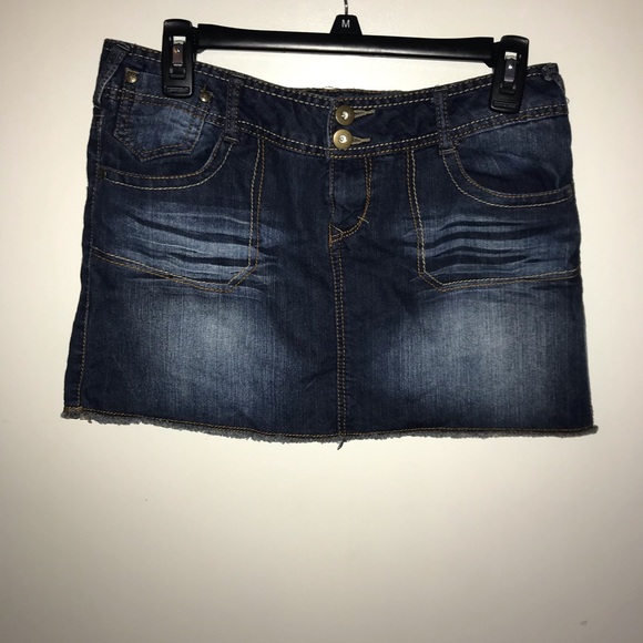 Mini jean skirt - Picture 1 of 3